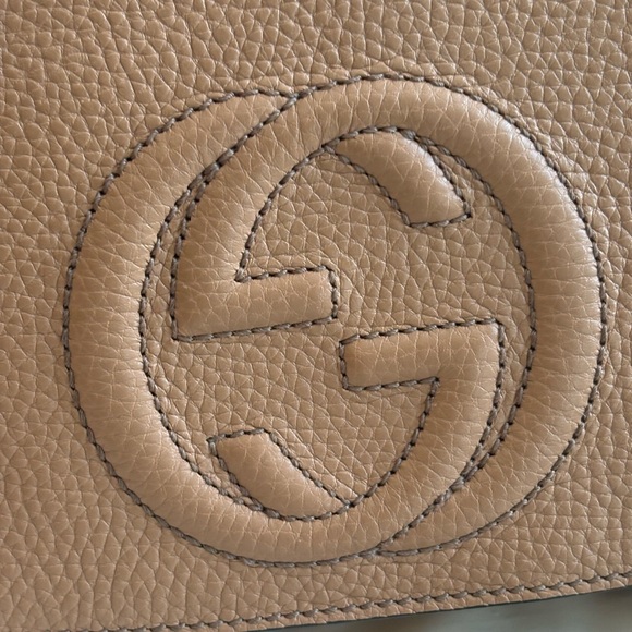 Gucci SoHo Disco GG Crossbody Flap Camelia Beige bag - Picture 7 of 16